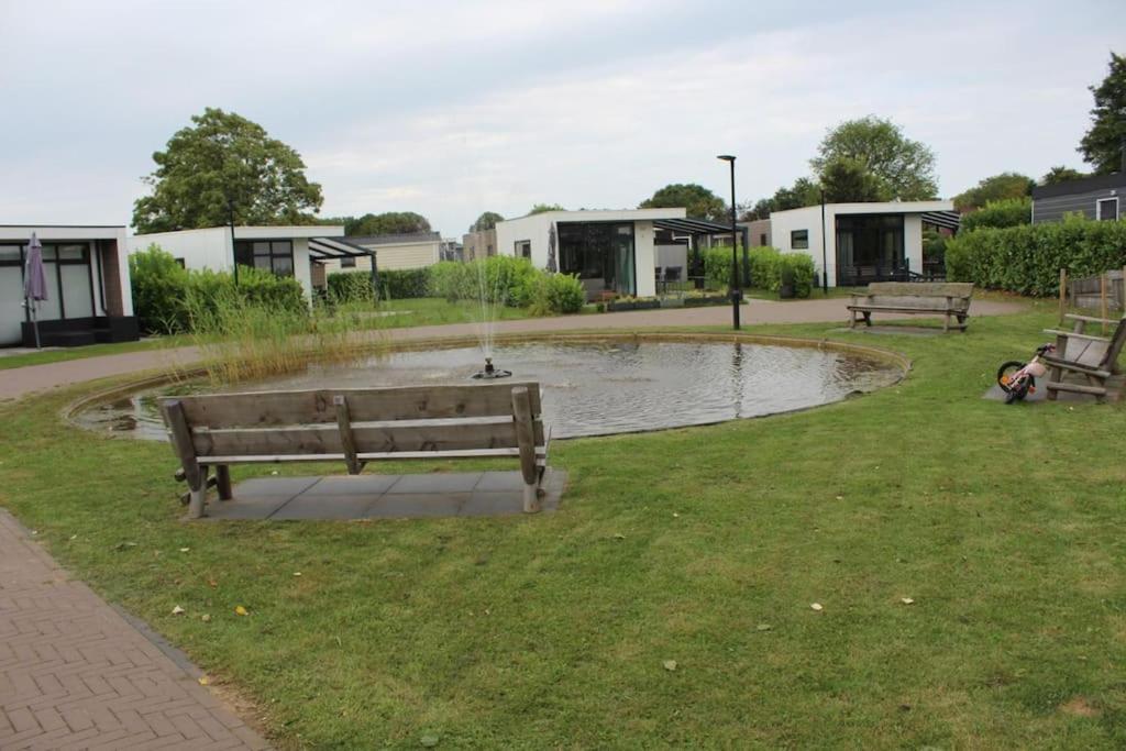 Vakantiehuis Met Vijverzicht Lathum Esterno foto