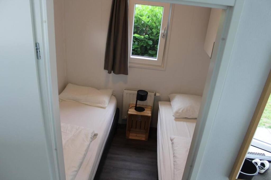 Vakantiehuis Met Vijverzicht Lathum Esterno foto