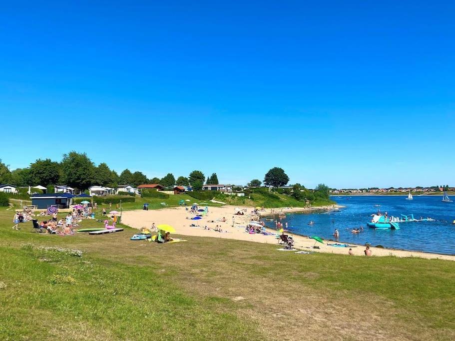 Vakantiehuis Met Vijverzicht Lathum Esterno foto