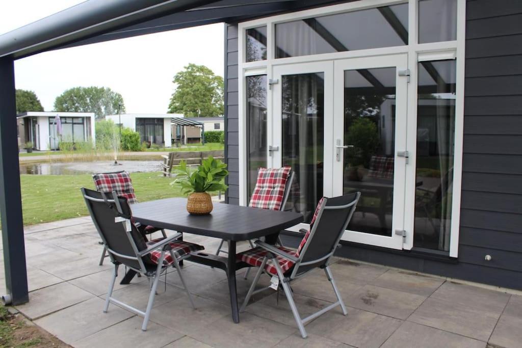 Vakantiehuis Met Vijverzicht Lathum Esterno foto