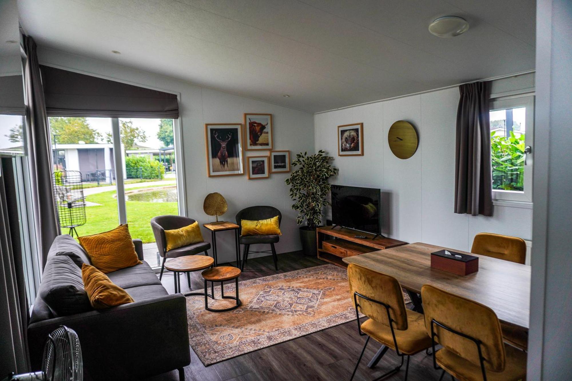 Vakantiehuis Met Vijverzicht Lathum Esterno foto