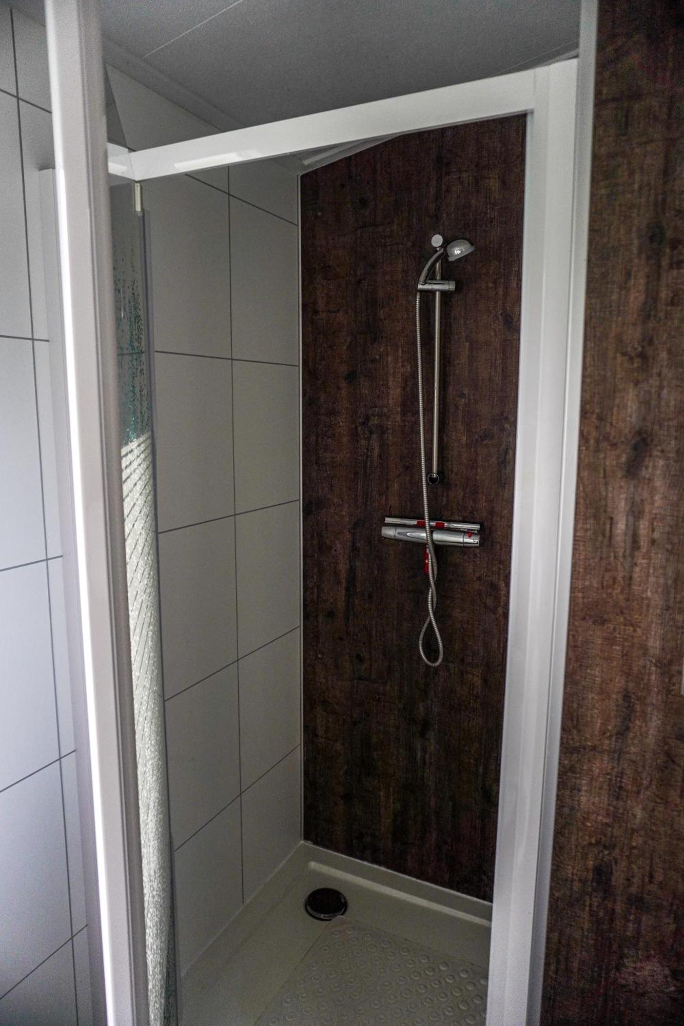 Vakantiehuis Met Vijverzicht Lathum Esterno foto