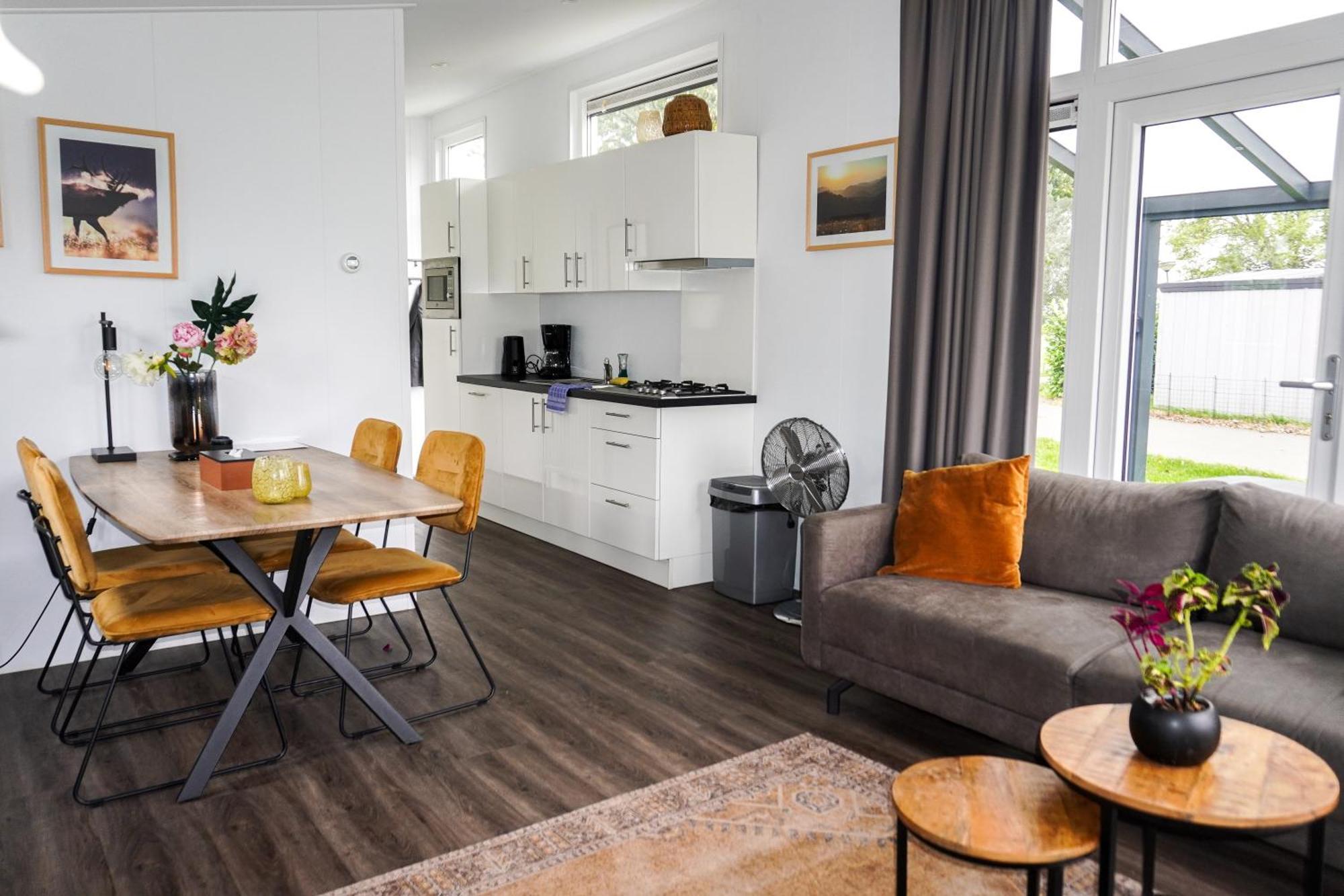Vakantiehuis Met Vijverzicht Lathum Esterno foto